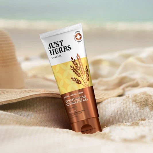 Just Herbs モイスチャライジング サンスクリーンジェル SPF35+ PA++++ ホホバ&ウィートジャーム 50ml のチューブ