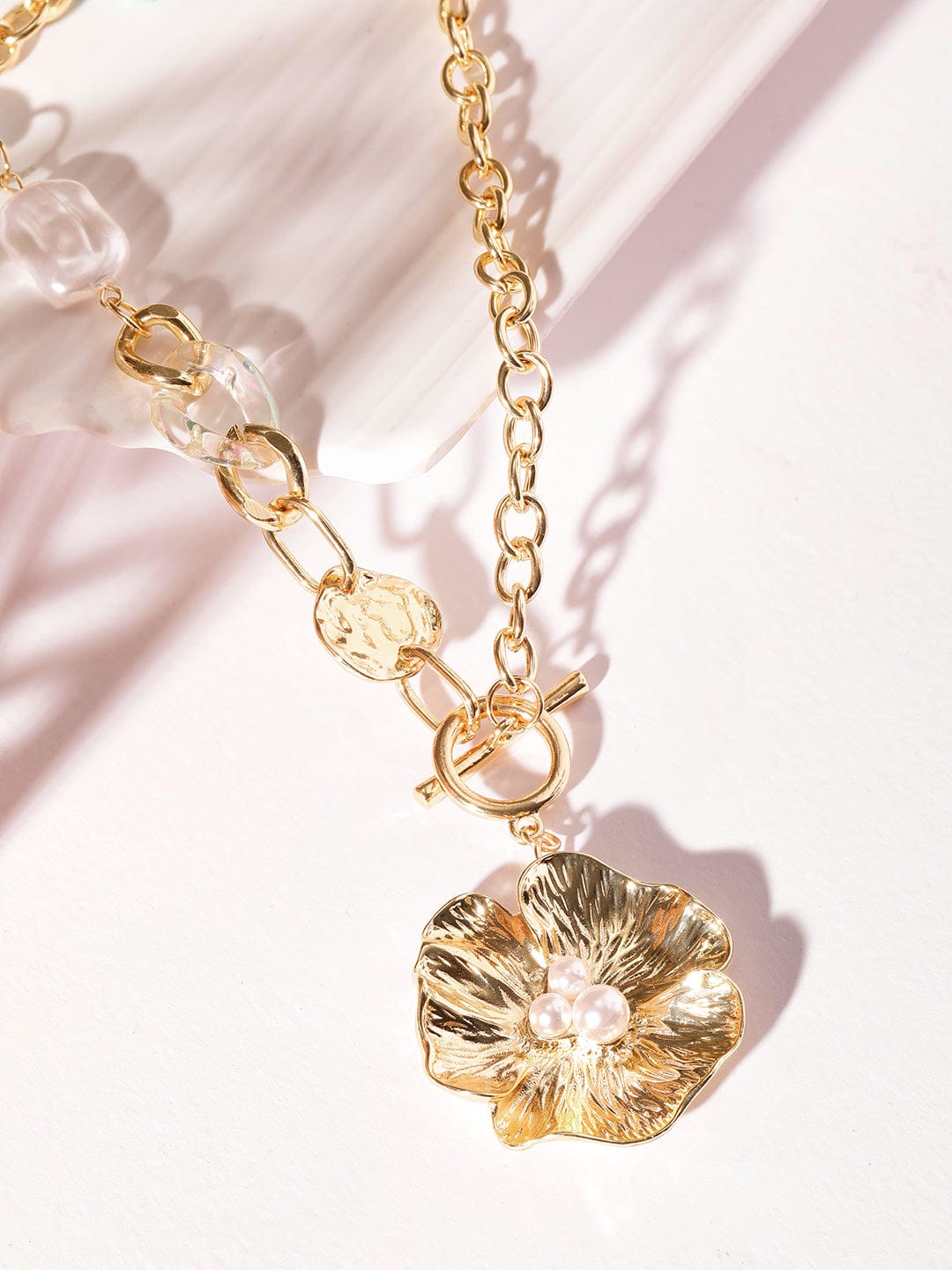Gold Toned Shell Motif Long Necklace フリーサイズ