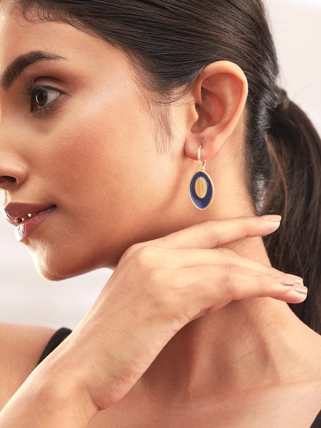 【Rubans】 18K Gold-Plated Oval Drop Earrings with Blue Enamel Accents|18K ゴールドメッキ ブルーエナメル オーバル ドロップイヤリング