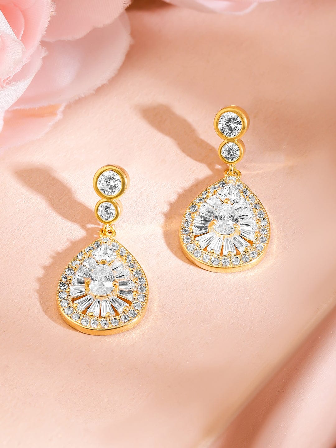 【Rubans】 Whispers of Crystals 18K Gold Plated Teardrop Earrings|ウィスパーズ オブ クリスタル 18K ゴールドメッキ ティアドロップ イヤリング