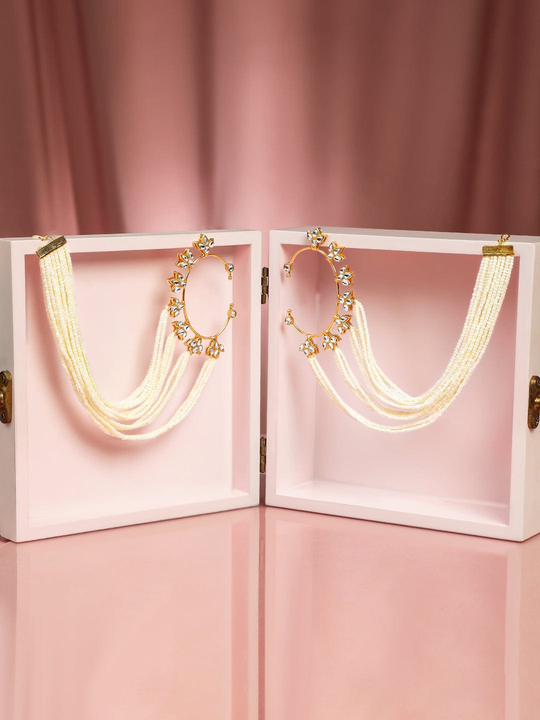 Luxurious Pearl Ear Cuffs with Kaan Chain Gold