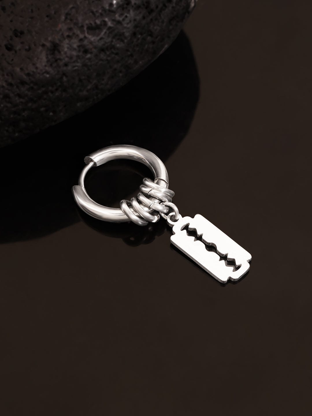 【Rubans】 Men's Stainless Steel Silver-Plated Razor Charm Earring|メンズ ステンレス シルバーメッキ レイザーチャーム イヤリング