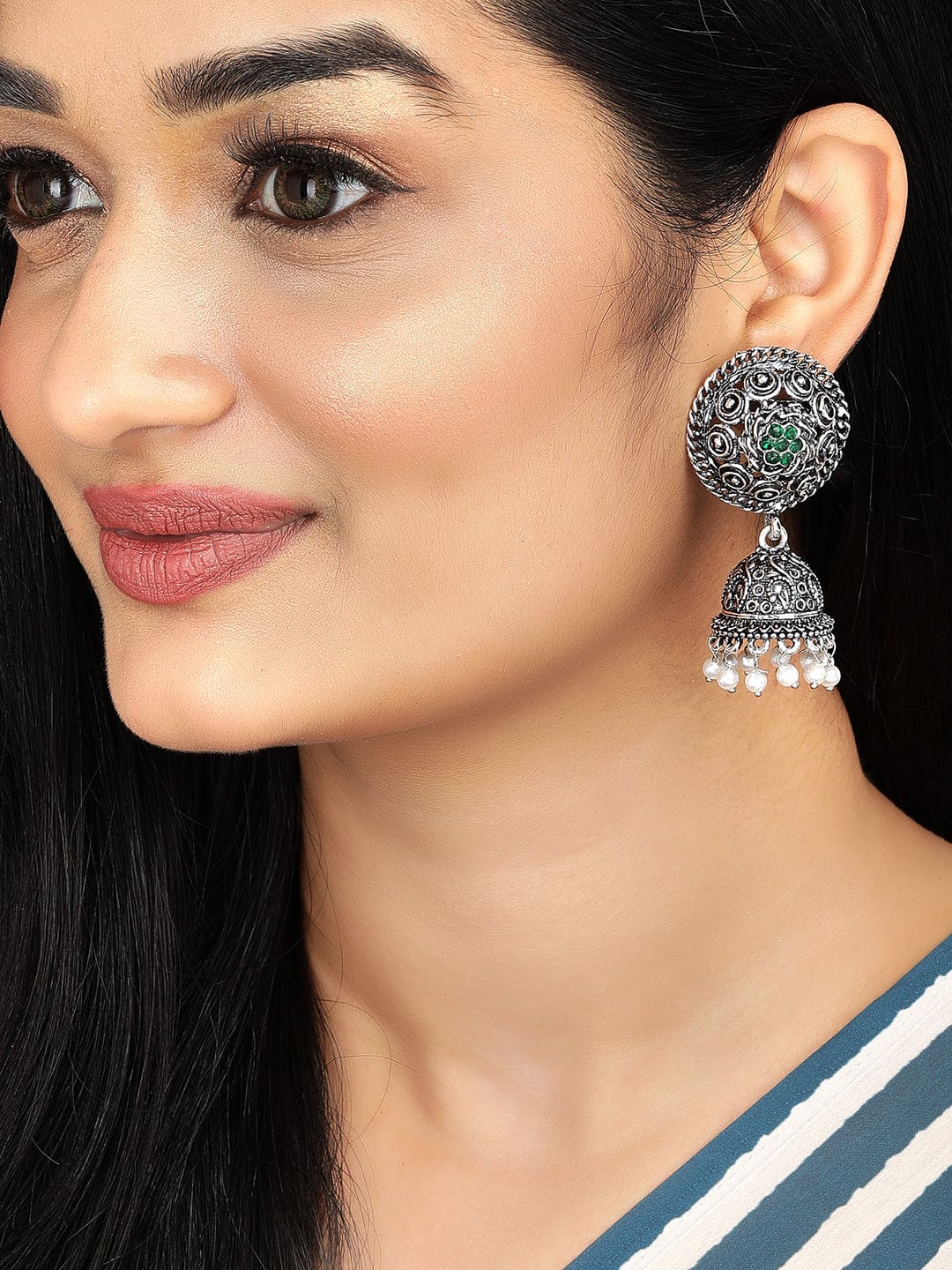 【Rubans】 Oxidised Silver-Plated Green Stone & Pearl Beaded Jhumkas|オキシダイズドシルバー グリーンストーン&パールビーズ ジュムカ