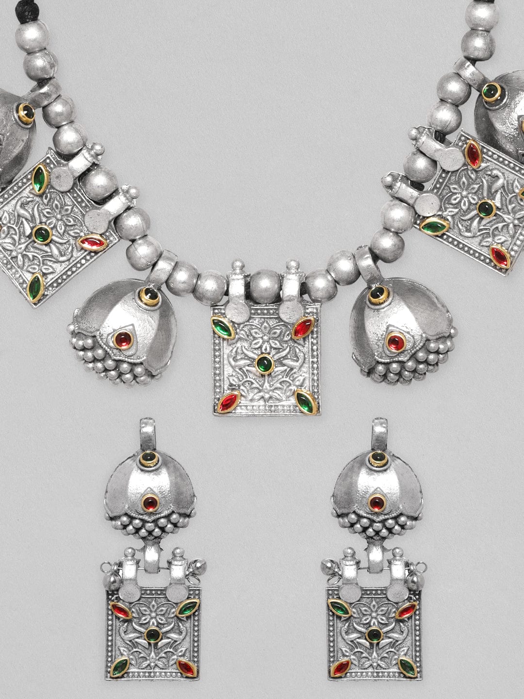 【Rubans】 Oxidised Silver-Plated Kundan-Studded Jewellery Set|オキシダイズド シルバーメッキ クンダン ジュエリーセット