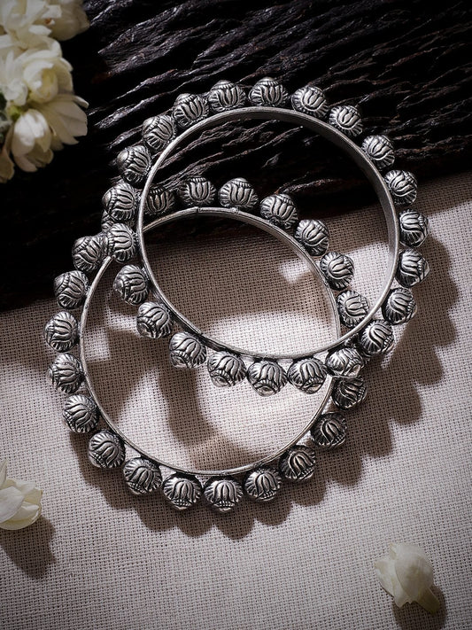 Rubans Set of 2 Handcrafted Oxidized Silver-Plated Bangles 2.8 - Large
