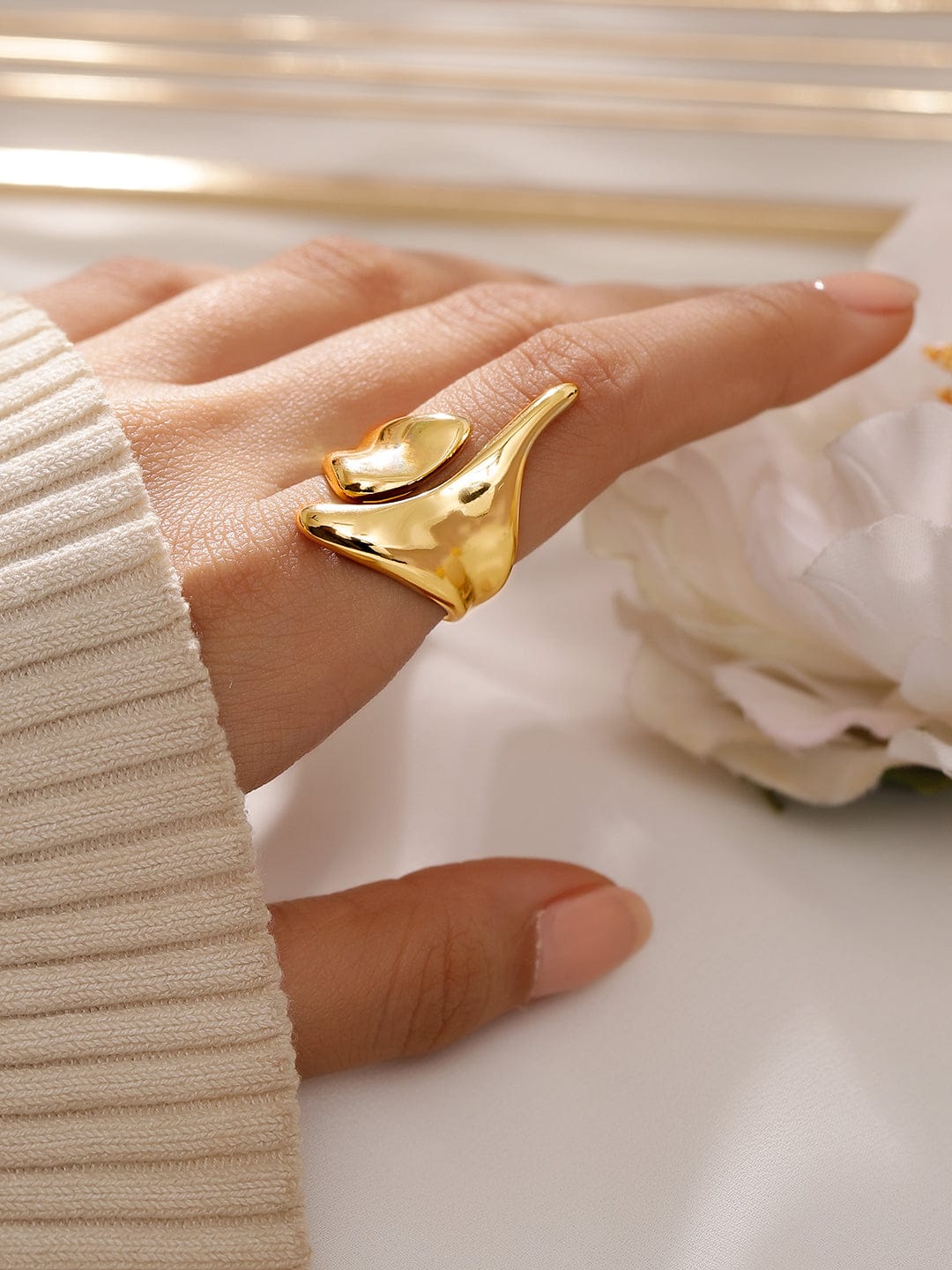 Rubans Voguish 18K Gold-Plated Abstract Openable Finger Ring Gold