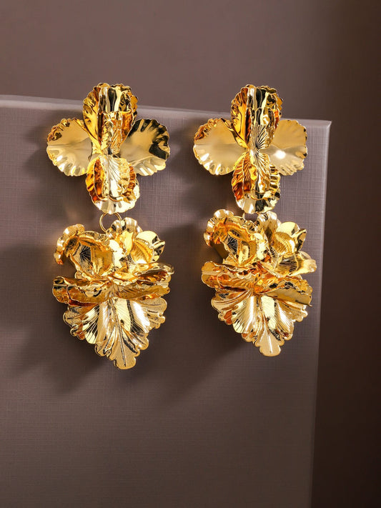 Gold Toned Leaf Motif Dangler Earrings フリーサイズ