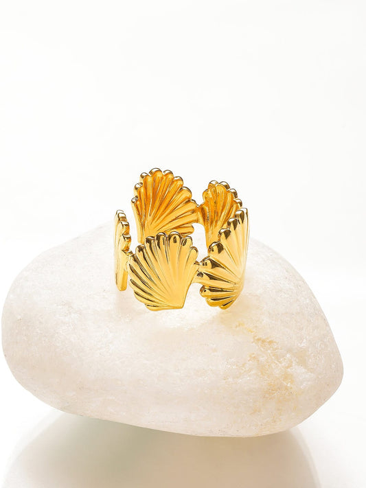 Gold Shell Motif Statement Ring フリーサイズ