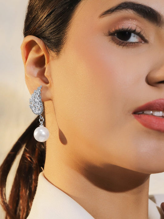 White Studded Pearl Drop Earring フリーサイズ