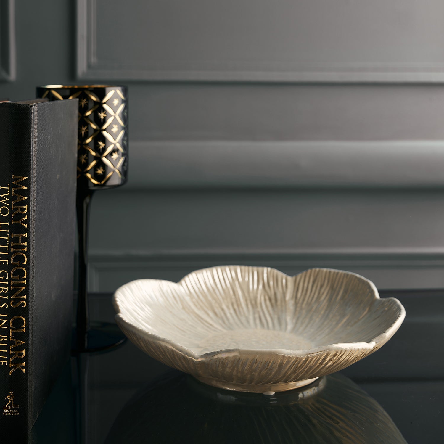 White Floral Glazed Ceramic Platter - Medium