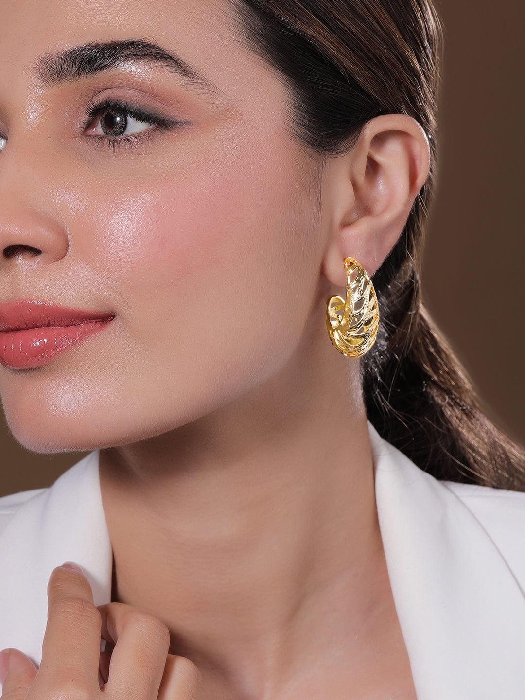 Golden Breeze Sculpted Hoop Earrings Gold