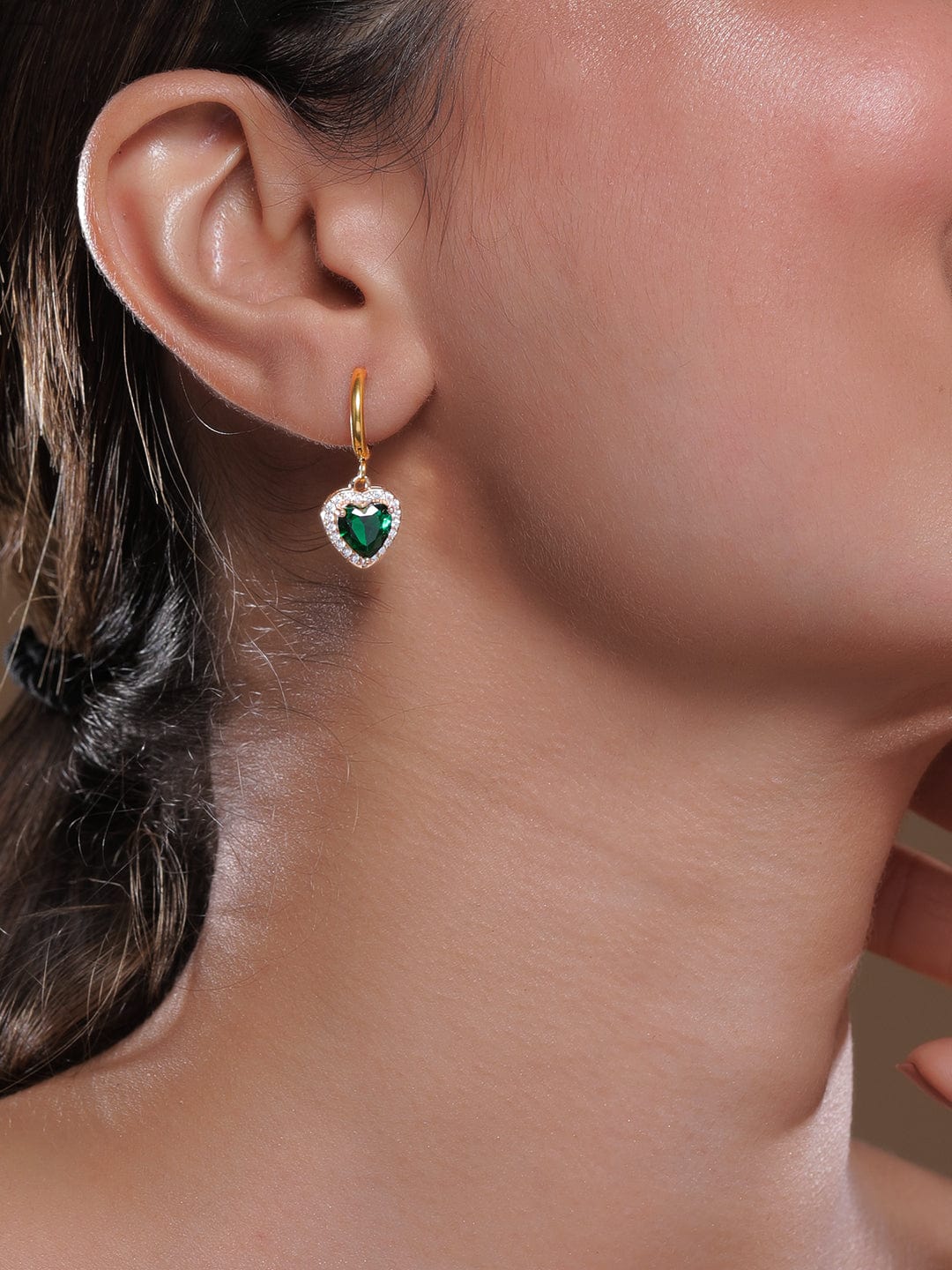 【Rubans】 Contemporary Emerald Zirconia Hoop Drops｜18K ゴールドメッキ ステンレススチール エメラルド CZ ドロップイヤリング