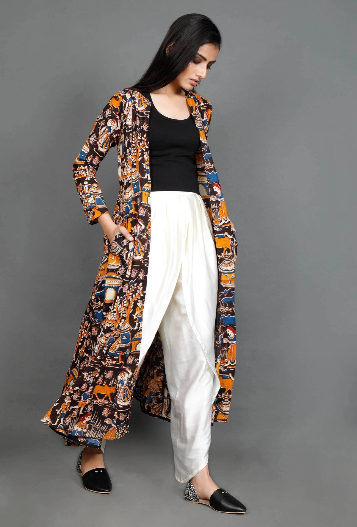 Black Full Sleeved Kalamkari Cape with Pockets サイズ XS