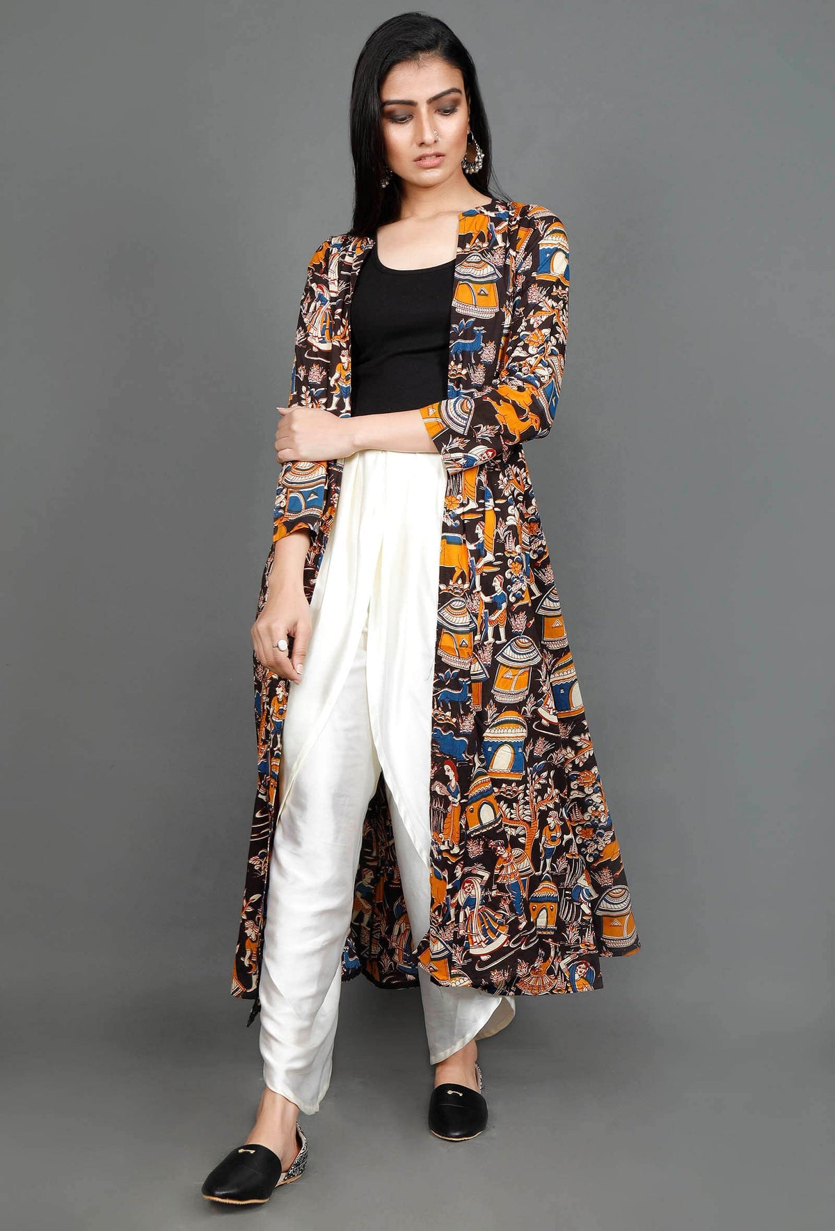 Black Full Sleeved Kalamkari Cape with Pockets サイズ M