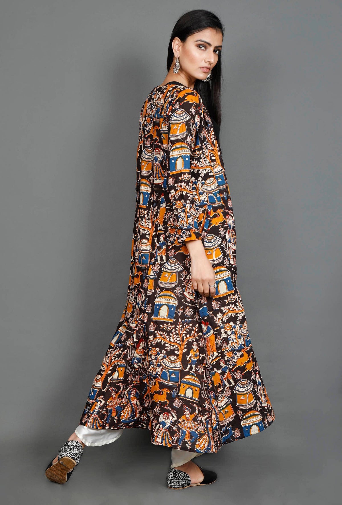 Black Full Sleeved Kalamkari Cape with Pockets サイズ XXL