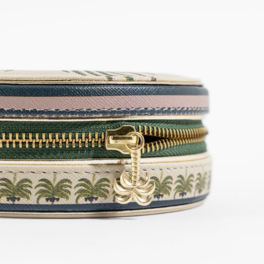 【Pure Home + Living】 Palmero Beige & Green Faux Leather Round Jewellery Box｜パルメロ ベージュ＆グリーン フェイクレザー 丸型ジュエリーボックス｜16×14×5.5cm