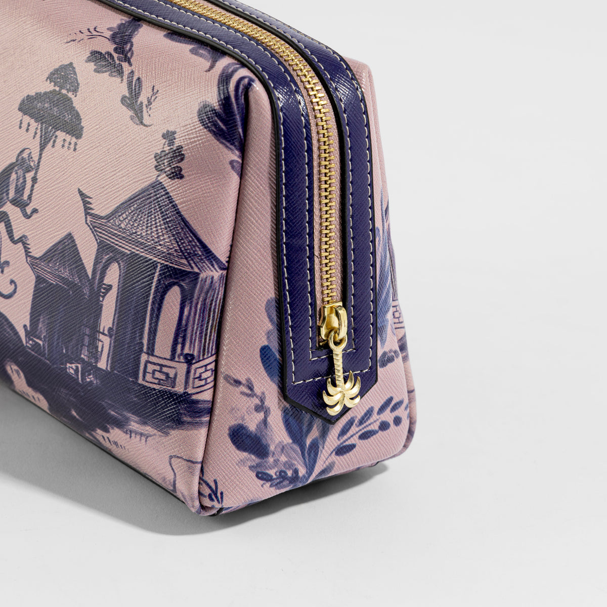 【Pure Home + Living】 Far East Pink Faux Leather Vanity Pouch - Large｜ファーイースト ピンク フェイクレザー バニティポーチ（L）｜23×8×16.5cm