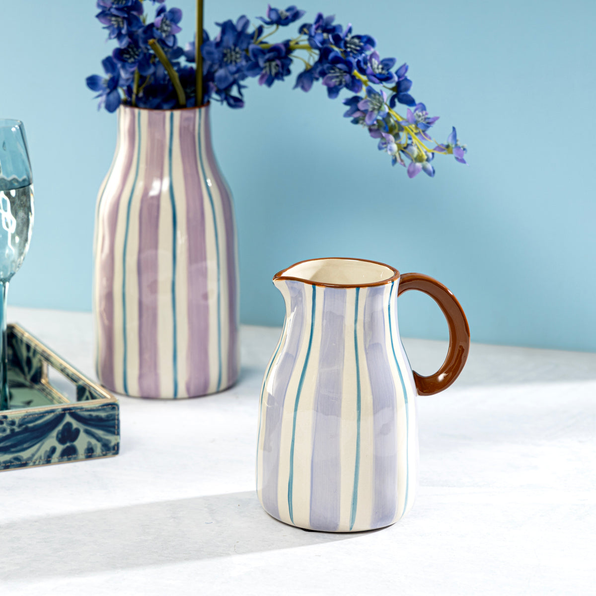 【Pure Home + Living】 Blue & Brown Striped Water Jug｜ブルー＆ブラウン ストライプ ウォータージャグ（水差し）｜16×13×18.5cm