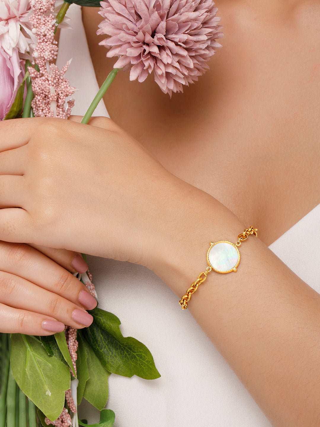 Rubans Voguish 18K Gold Plated Stainless Steel Waterproof Link Chain Bracelet With Shell Studded Charm. Gold