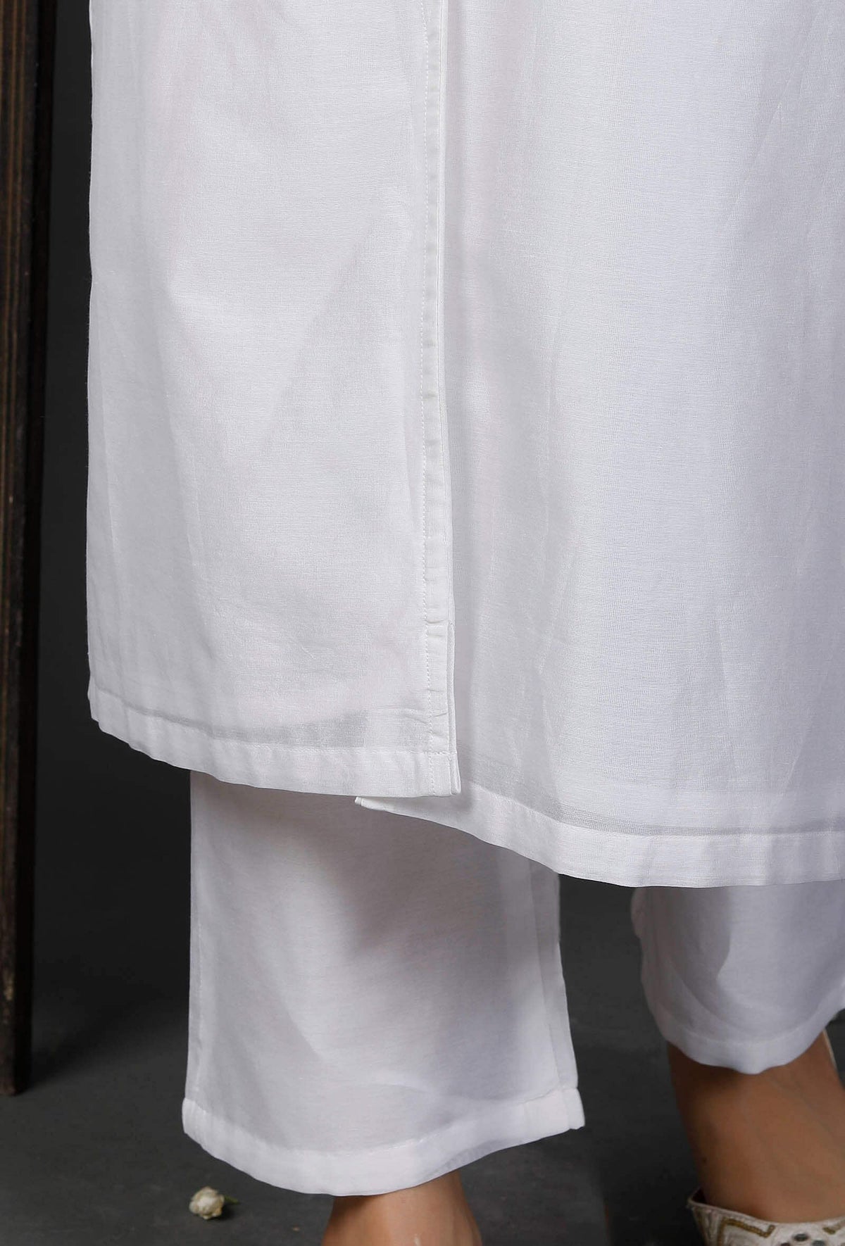 Set of 2: White Chanderi Kurta and Pants サイズ L