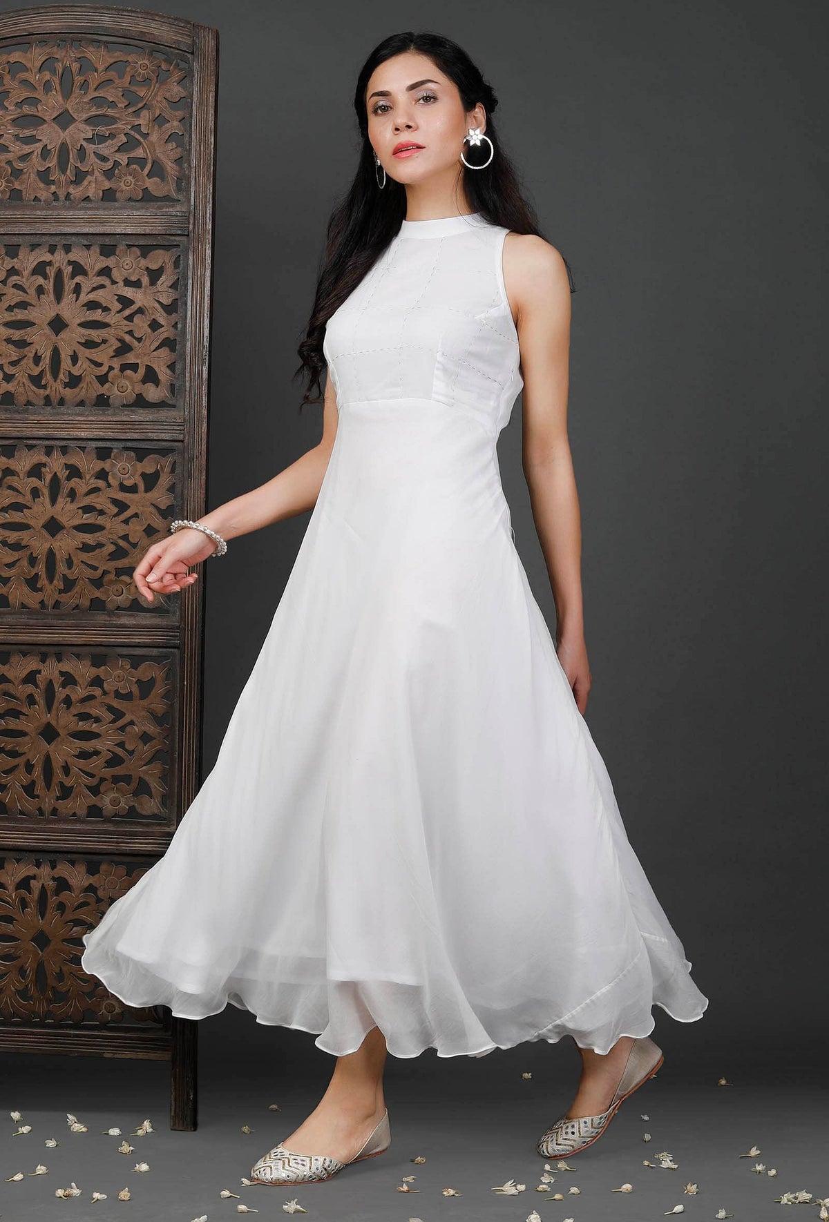 White Georgette Dress With Zari Embroidery サイズ XS