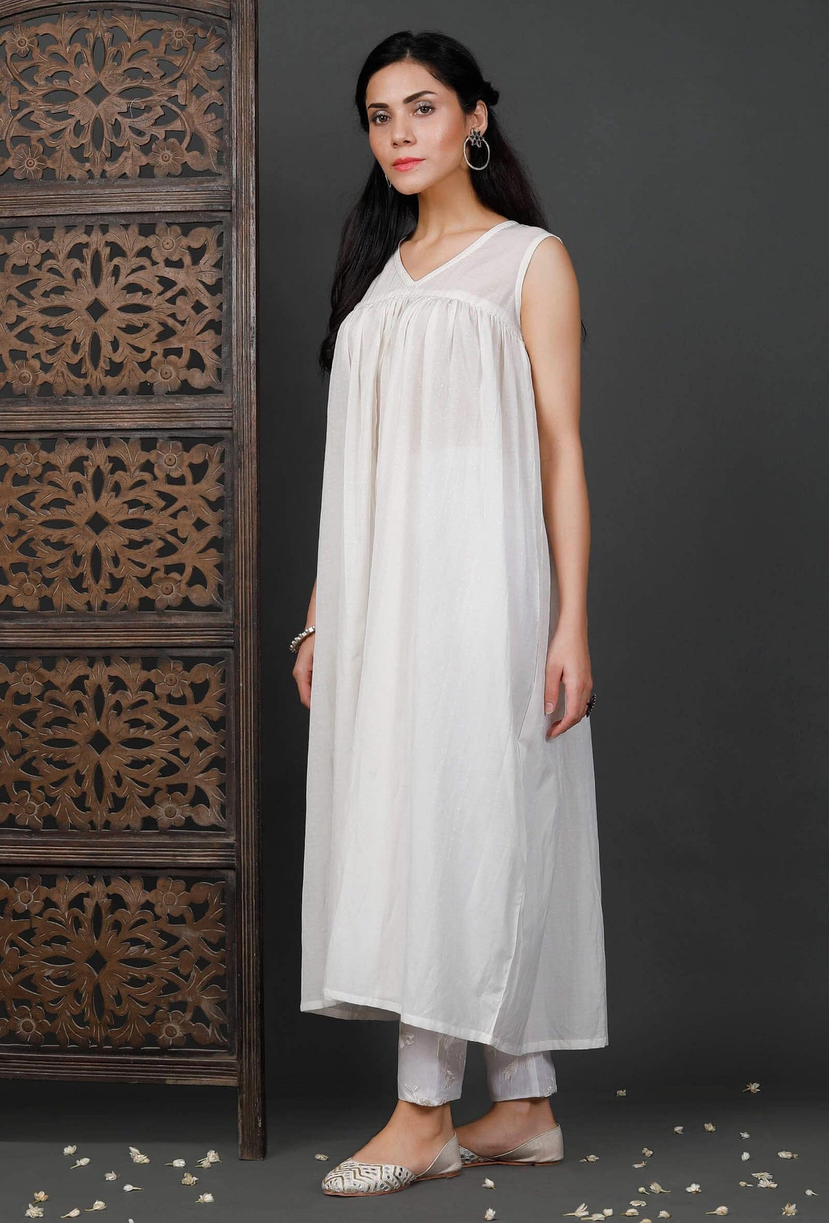 White Gathered Soya Cotton Kurta サイズ XXL