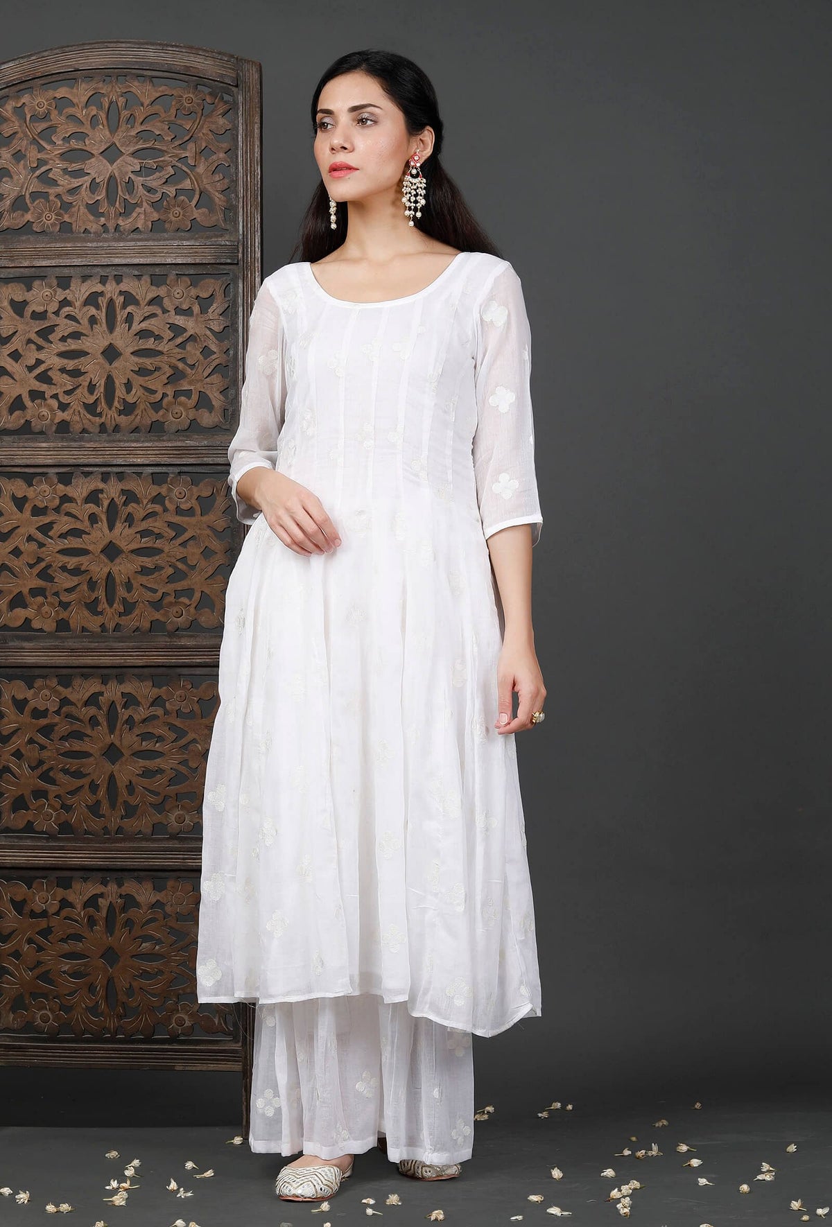 Set of 2: Embroidered Kalidar White Kurta and Sharara サイズ XXXL