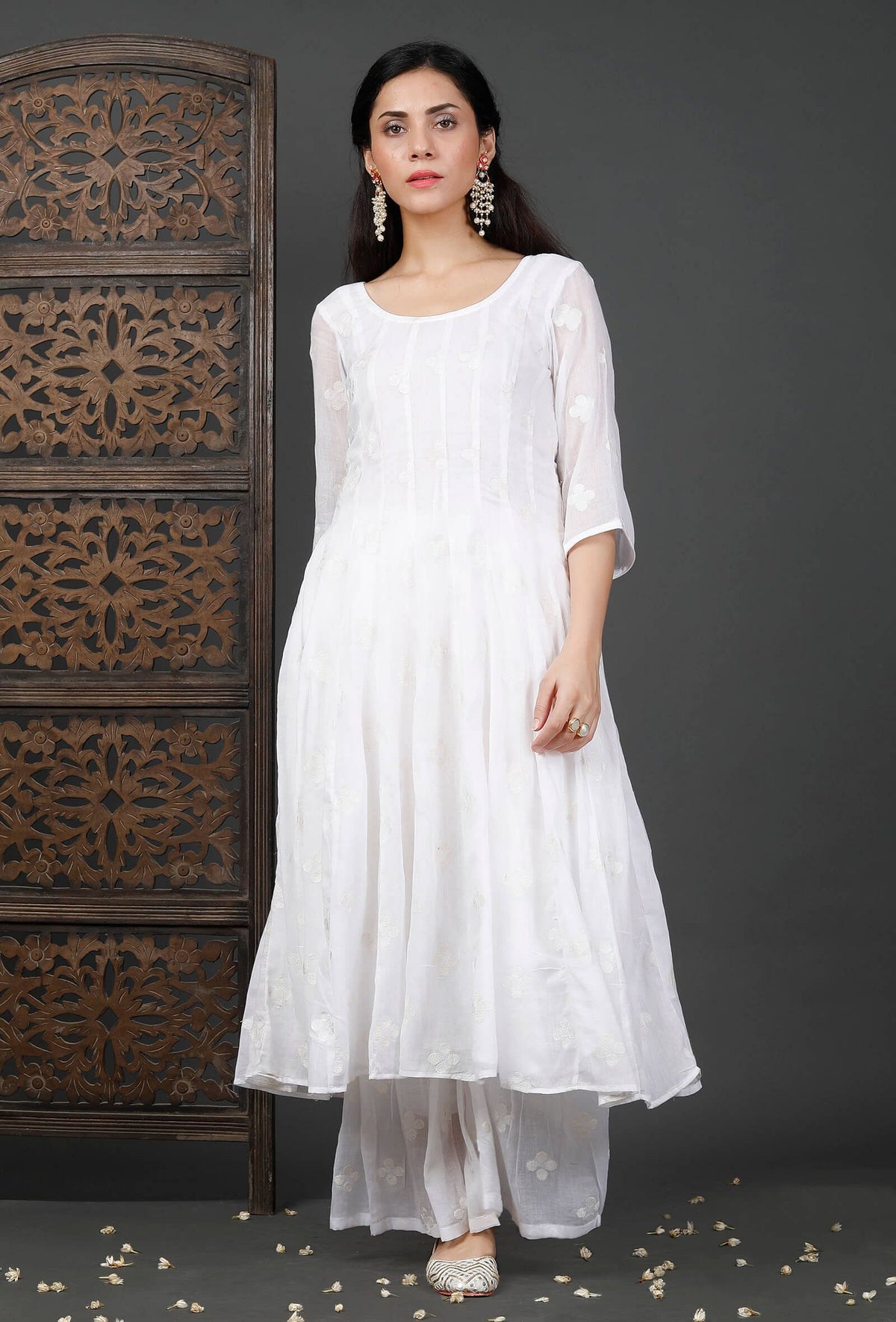 Set of 2: Embroidered Kalidar White Kurta and Sharara サイズ XXXL