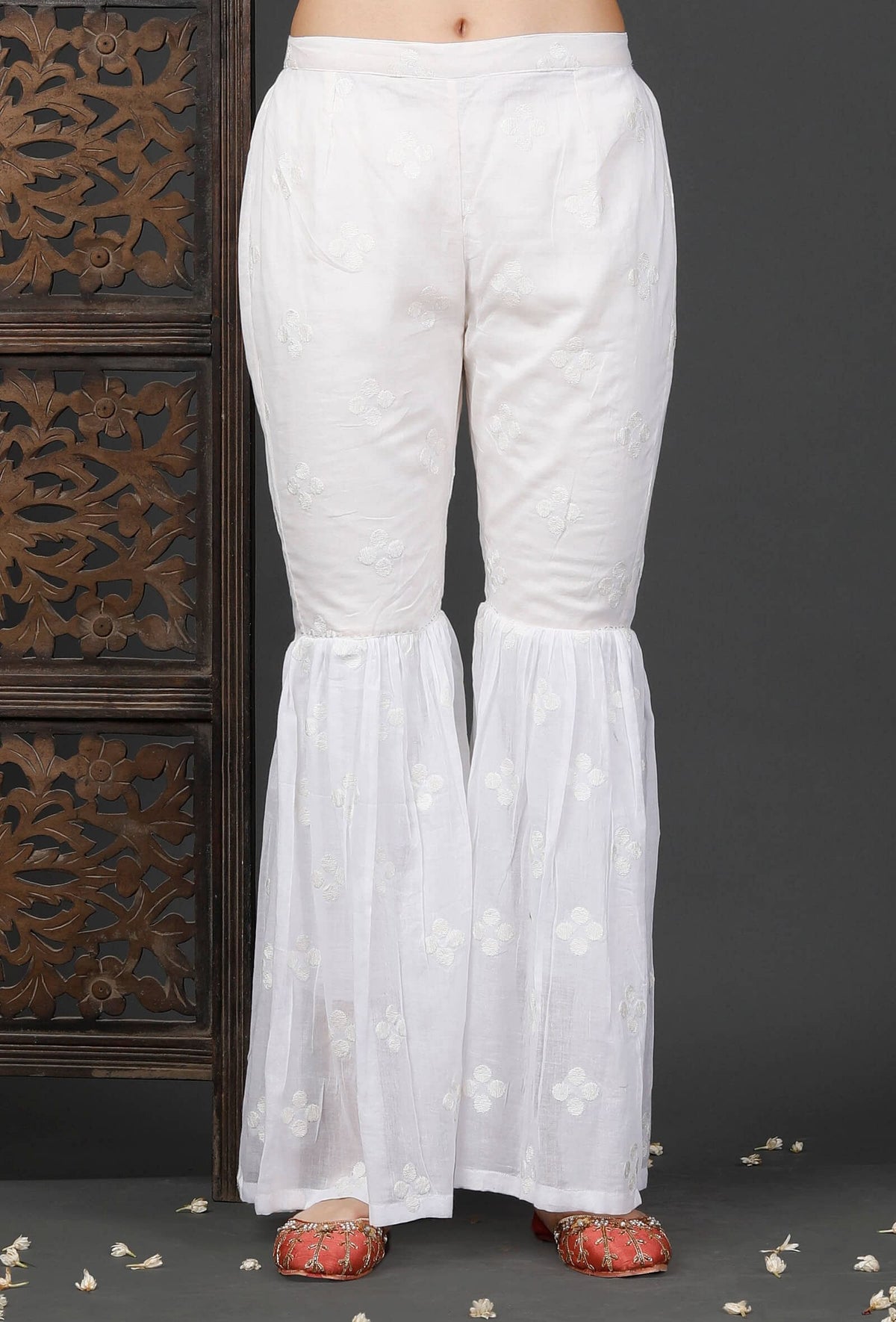 Set of 2: Embroidered Kalidar White Kurta and Sharara サイズ XXXL