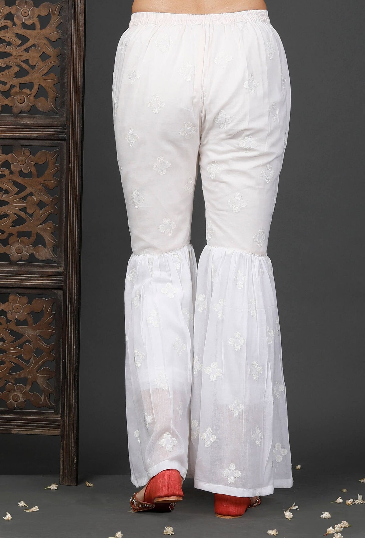 Set of 2: Embroidered Kalidar White Kurta and Sharara サイズ XXXL