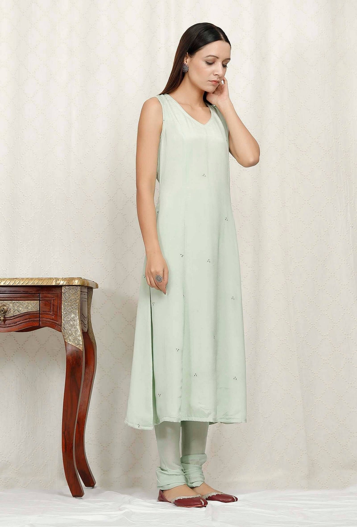 Mint Green Embroidered Chinon Kurta サイズ XL
