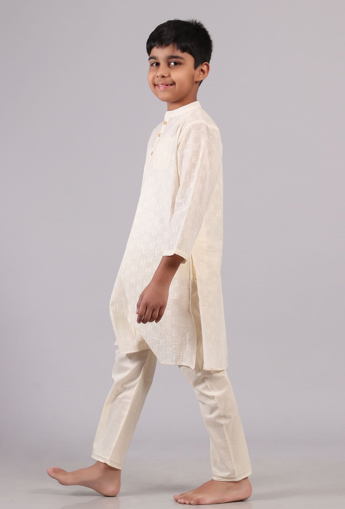 Set of 2: White Cotton Kurta Pyjama Set サイズ 7〜8歳