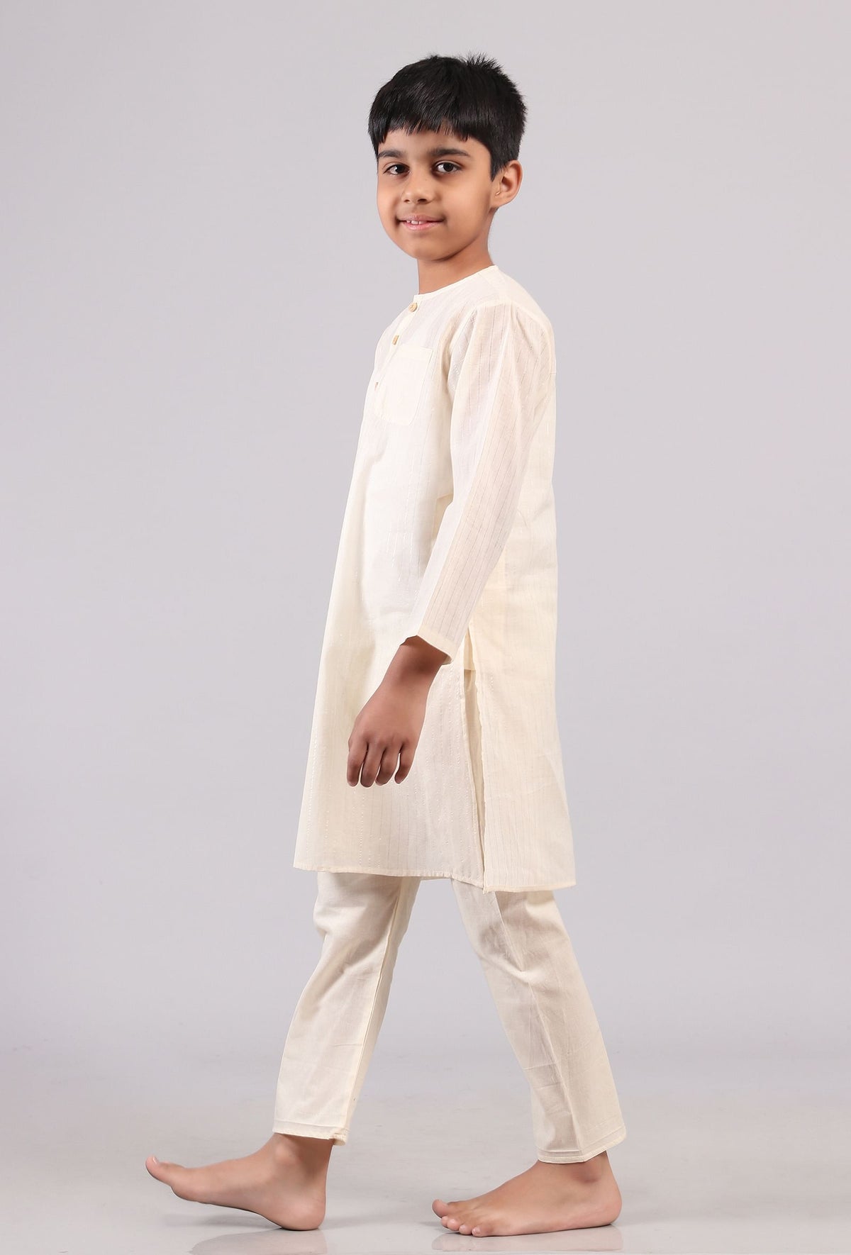 Set of 2: White Cotton Silver Stripes Kurta Pyjama Set サイズ 7〜8歳