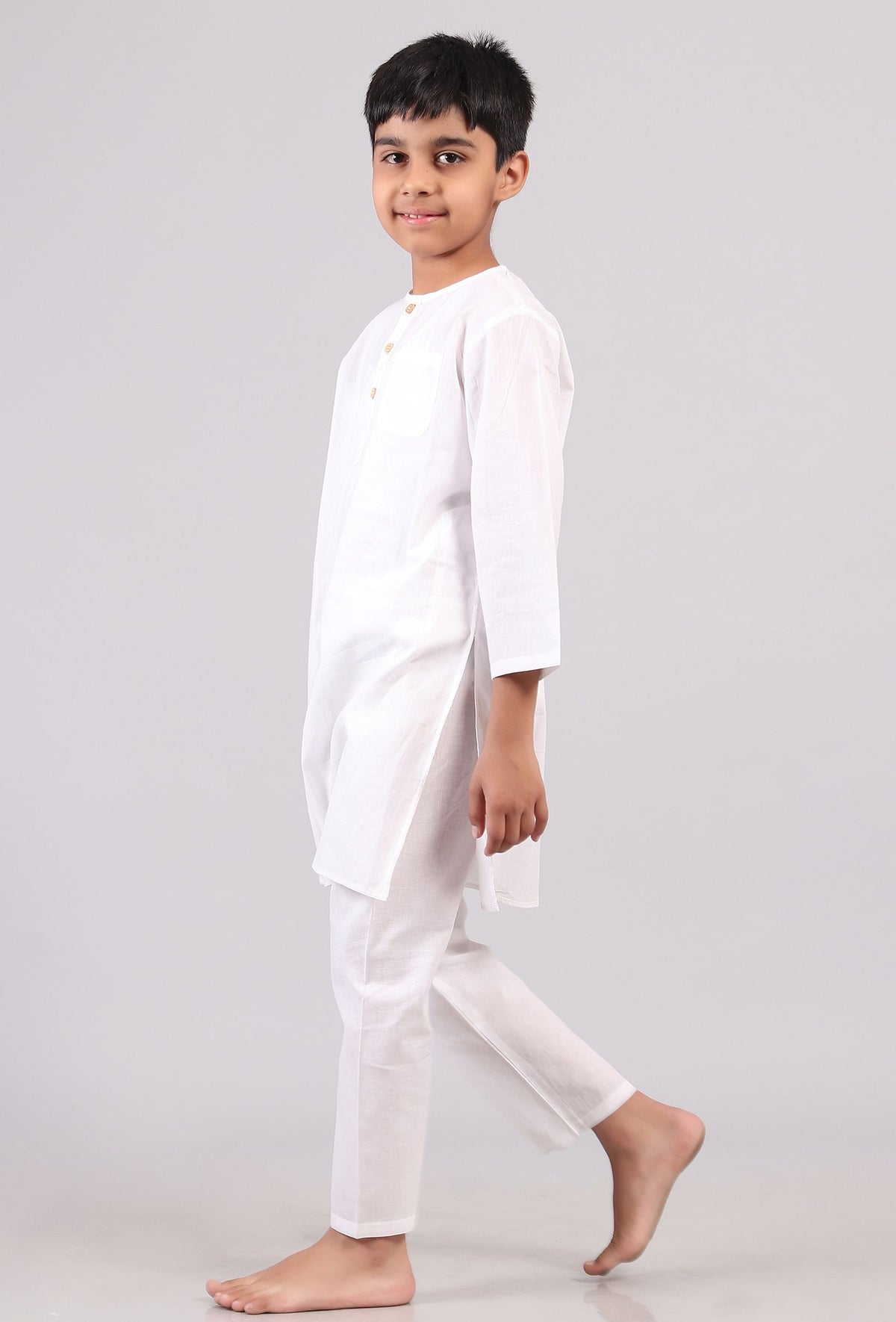 Set of 2: White Cotton Stripes Kurta Pyjama Set サイズ 8〜9歳