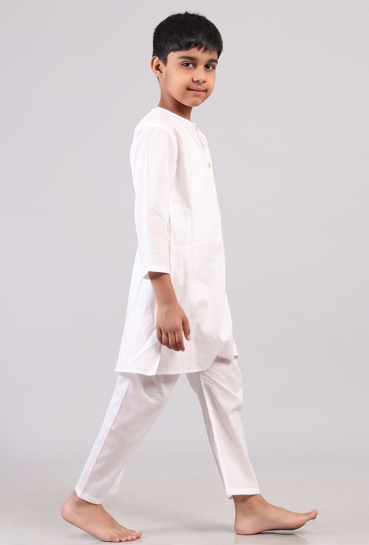 Set of 2: White Cotton Stripes Kurta Pyjama Set サイズ 7〜8歳