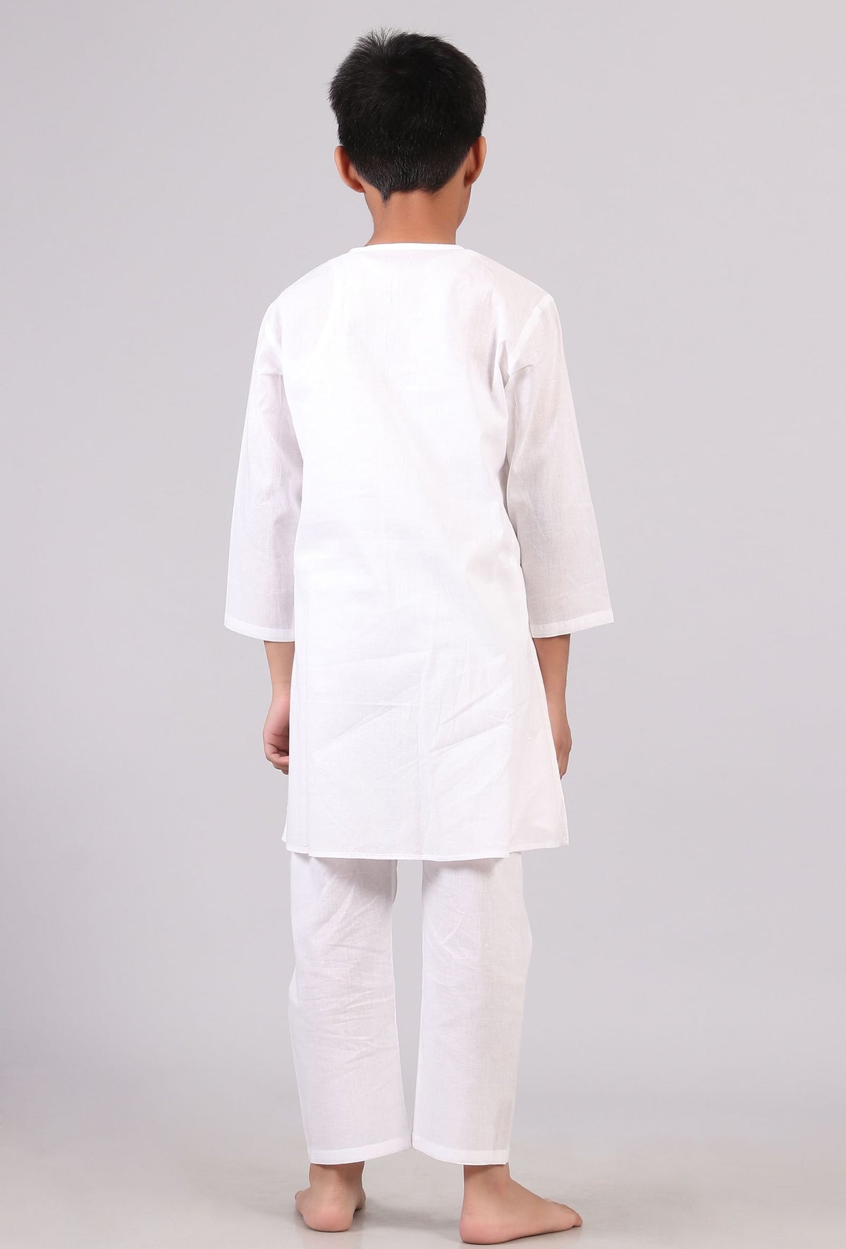 Set of 2: White Cotton Stripes Kurta Pyjama Set サイズ 8〜9歳