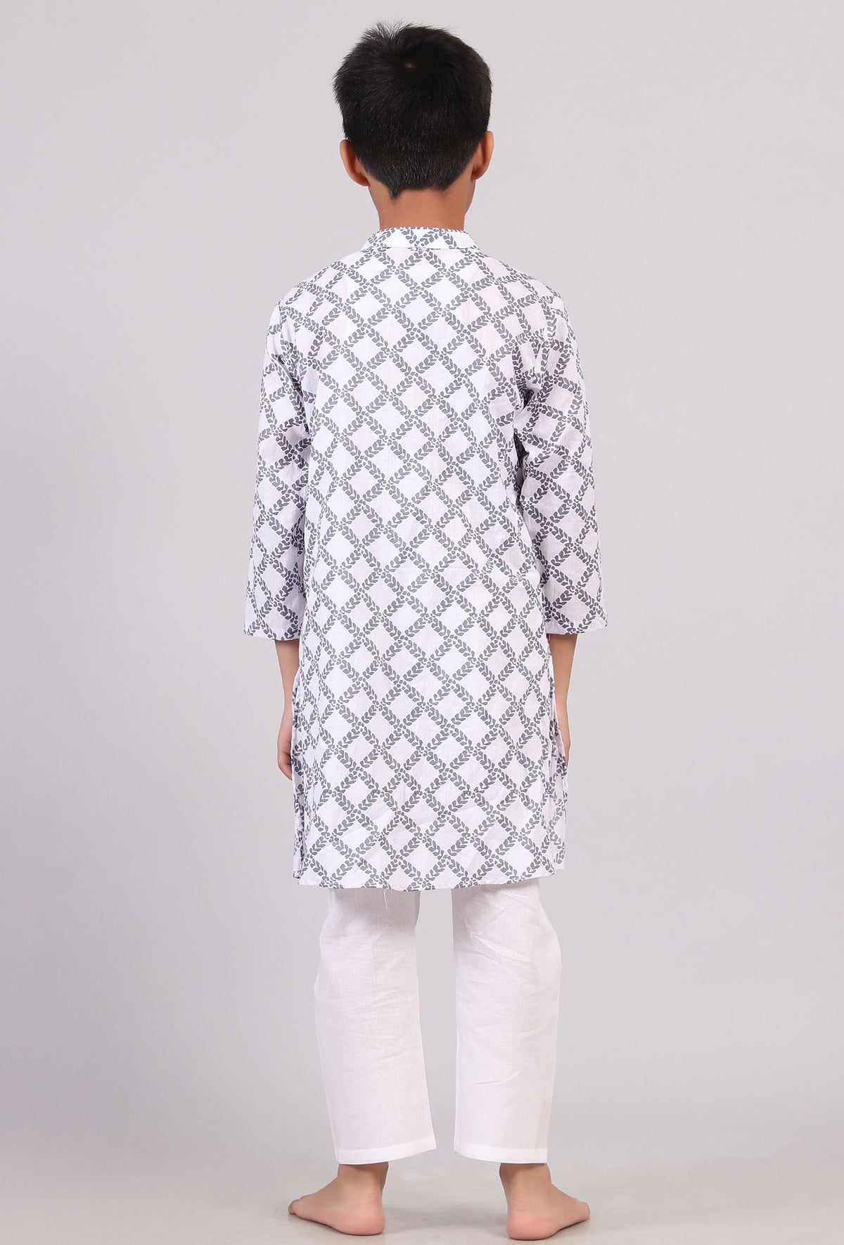 Set of 2: White and Blue Hand Block Print Kurta Pyjama Set サイズ 6〜7歳
