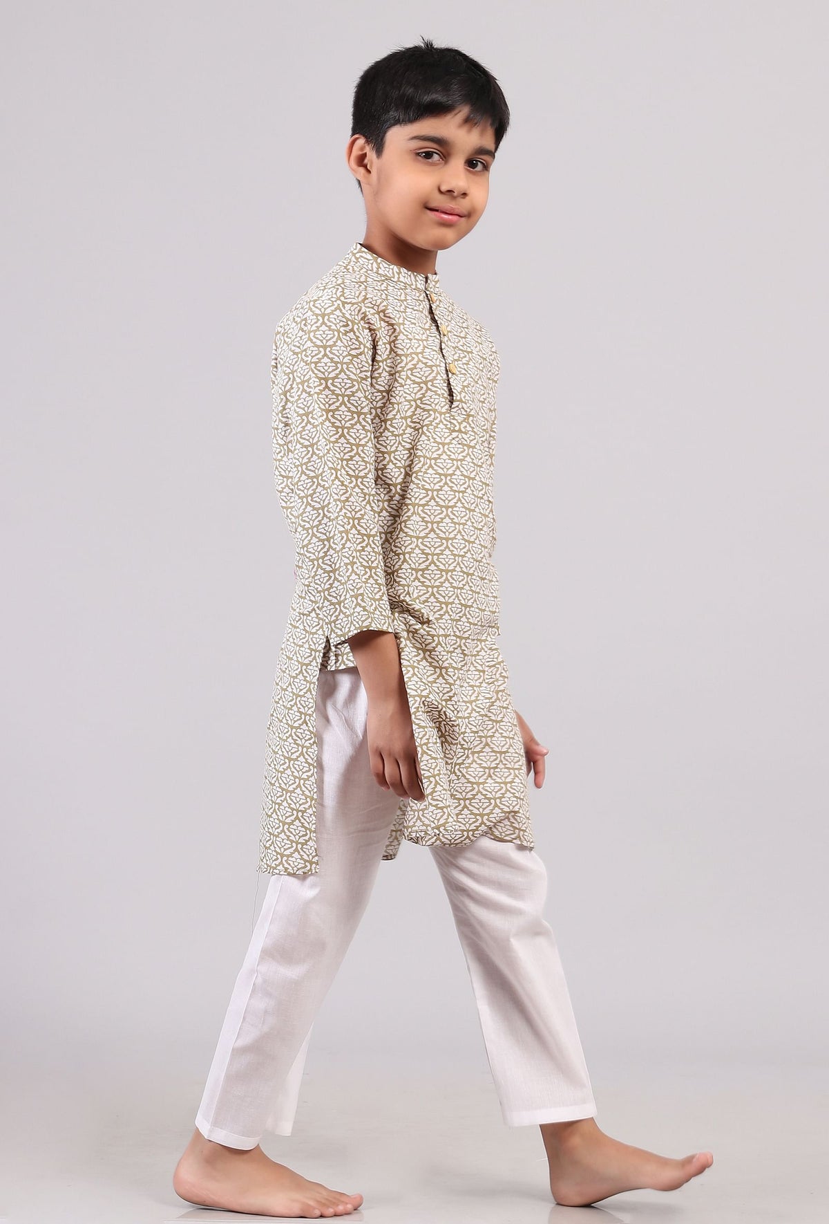 Set of 2: Mustard Beige Floral Hand Block Print Kurta Pyjama Set サイズ 8〜9歳