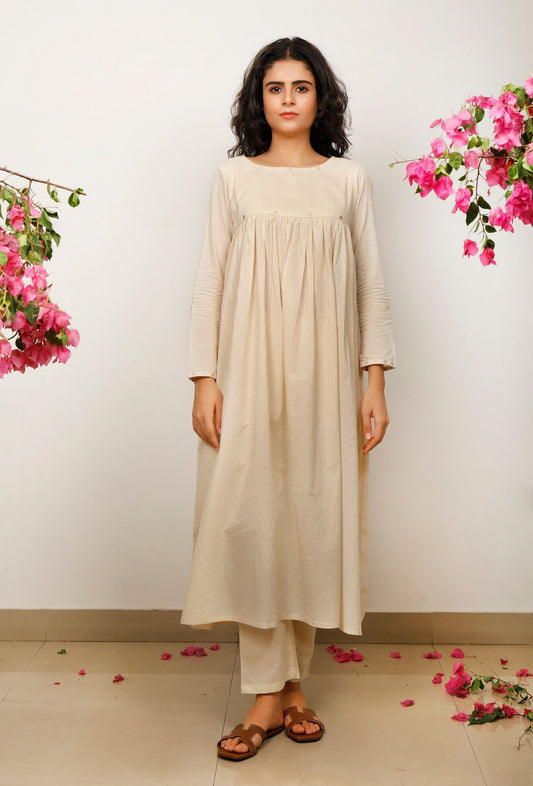 Set of 2: Beige Gathered Flared Cotton Embroidery Detailing Kurta with Beige Cotton Straight Pants サイズ XS