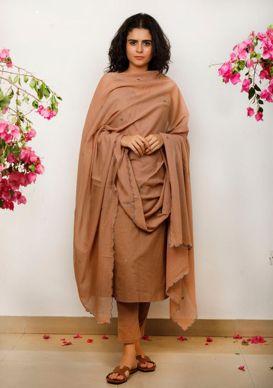 Set of 3: Brown Cotton Slip Kurta with Brown Kota Dupatta and Brown Straight Cotton Pants サイズ M