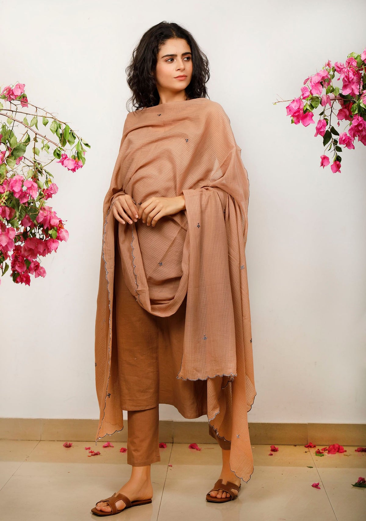 Set of 3: Brown Cotton Slip Kurta with Brown Kota Dupatta and Brown Straight Cotton Pants サイズ M