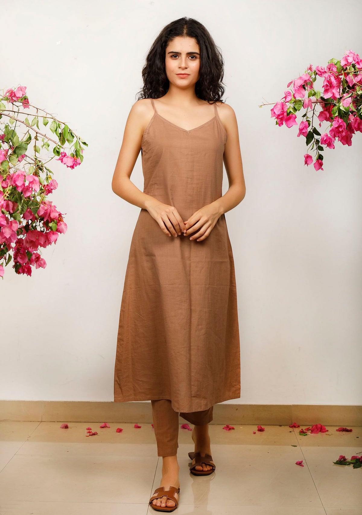 Set of 3: Brown Cotton Slip Kurta with Brown Kota Dupatta and Brown Straight Cotton Pants サイズ M