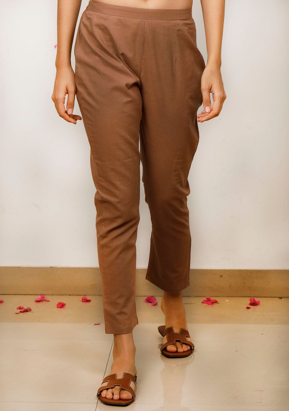 Set of 3: Brown Cotton Slip Kurta with Brown Kota Dupatta and Brown Straight Cotton Pants サイズ M