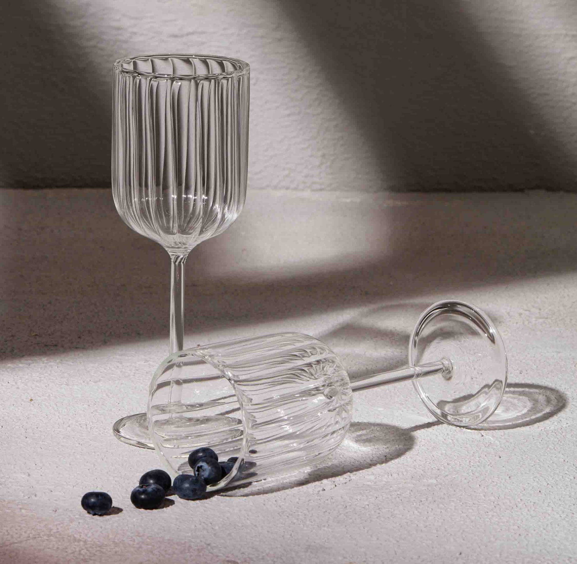 ELAN WINE GLASS (SET OF 2) 8(L) x 8(B) x 22(H); 直径: 8
