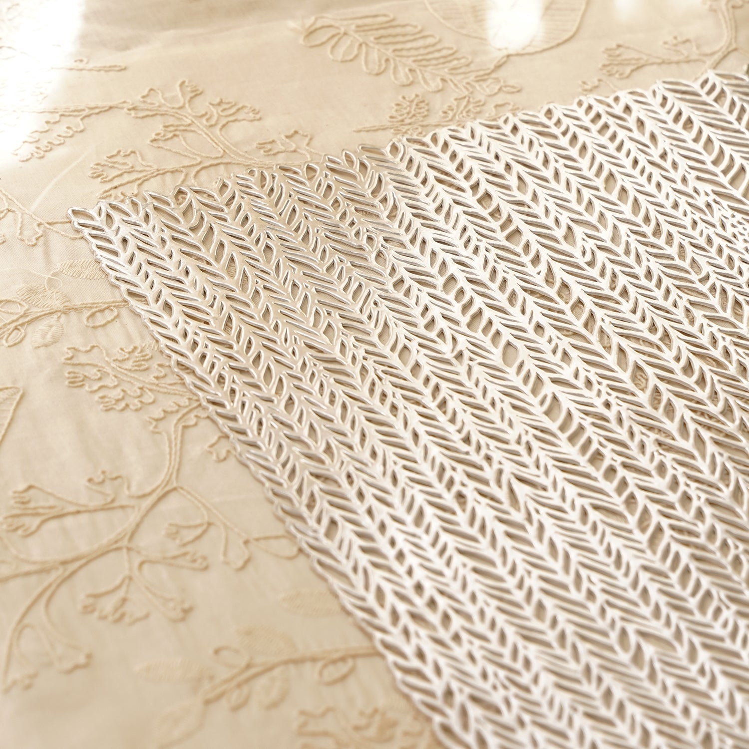 Silver Mesh Textured Placemat
