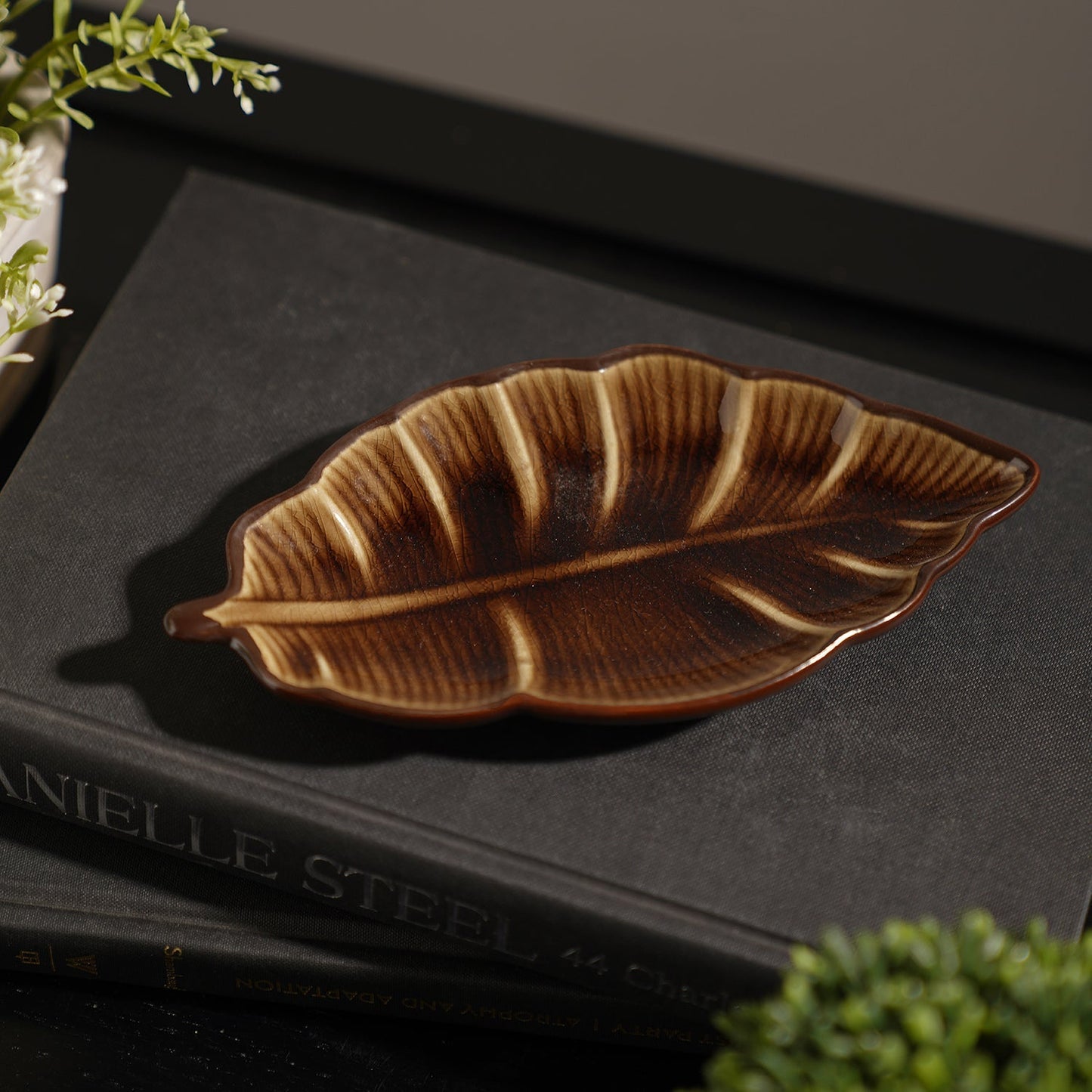 Dark Beige Ribbed Ceramic Leaf Platter