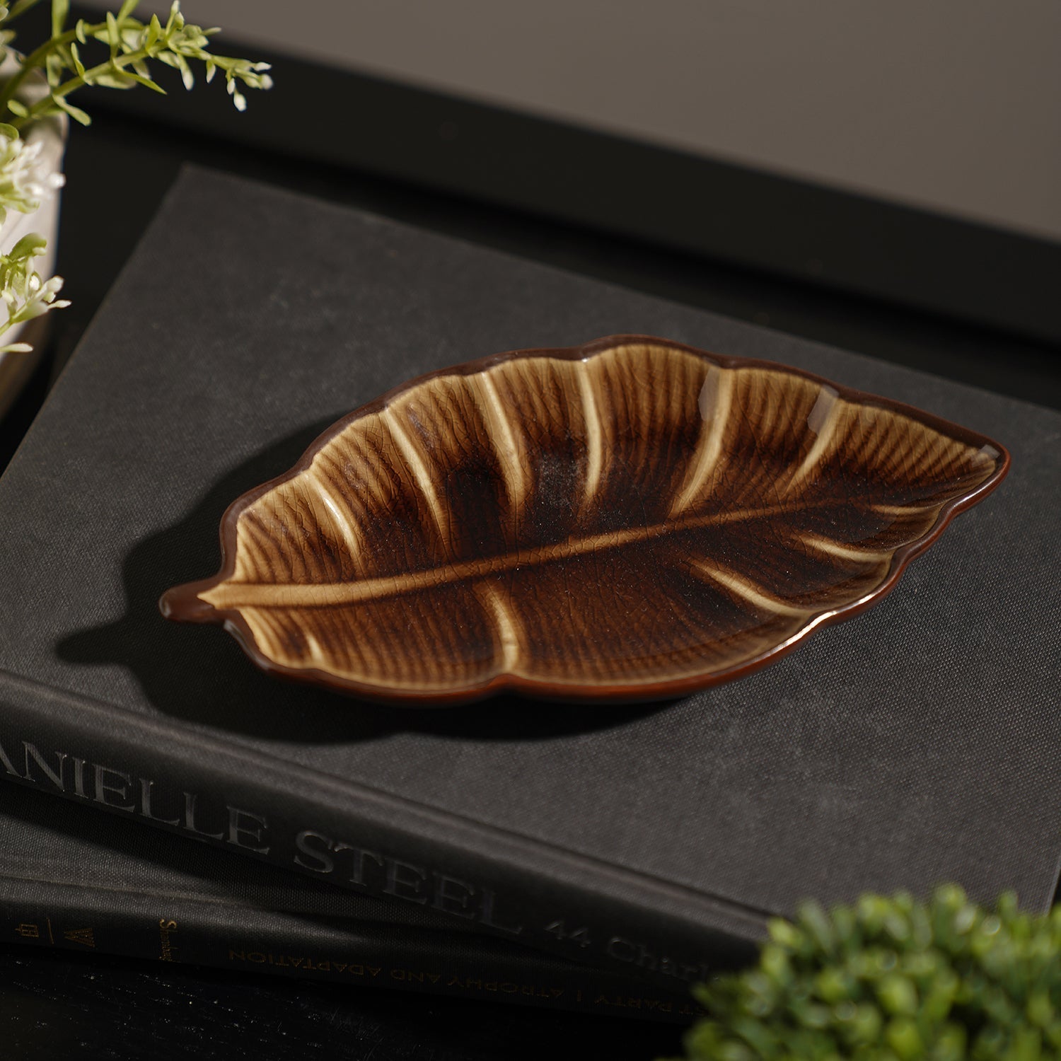 Dark Beige Ribbed Ceramic Leaf Platter