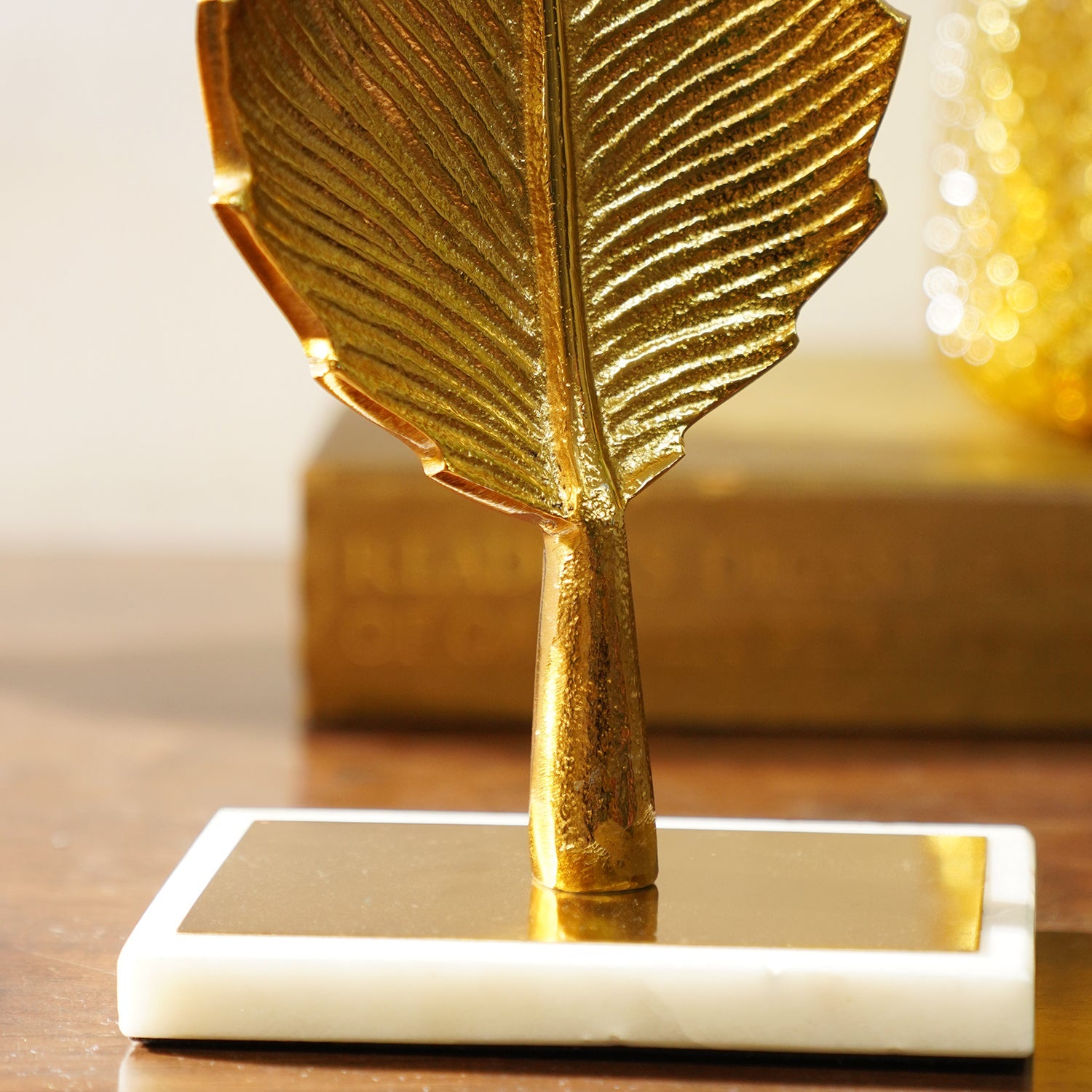 Zarina Leaf Stand