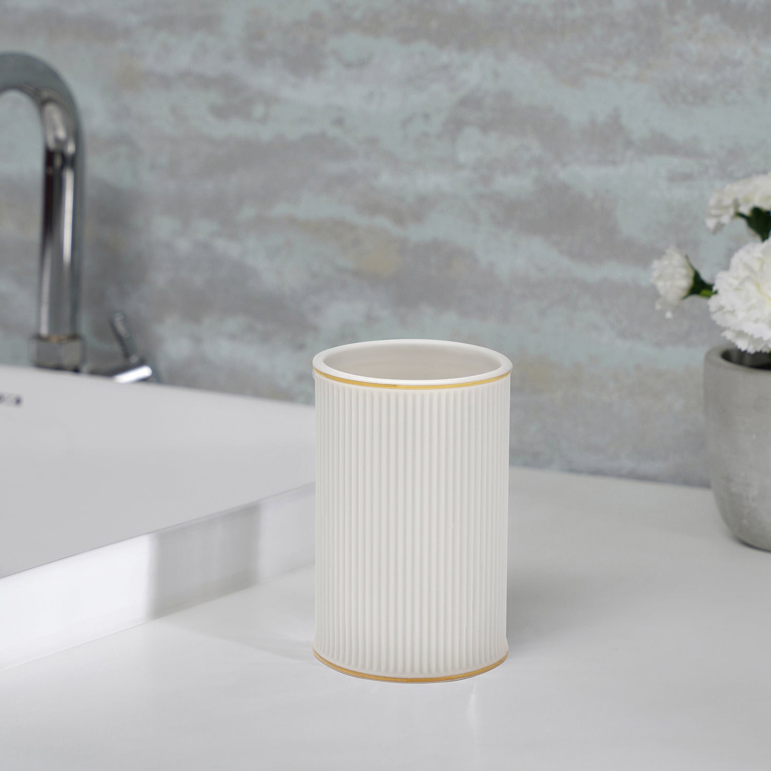 White Ribbed Porcelain Toothbrush Holder