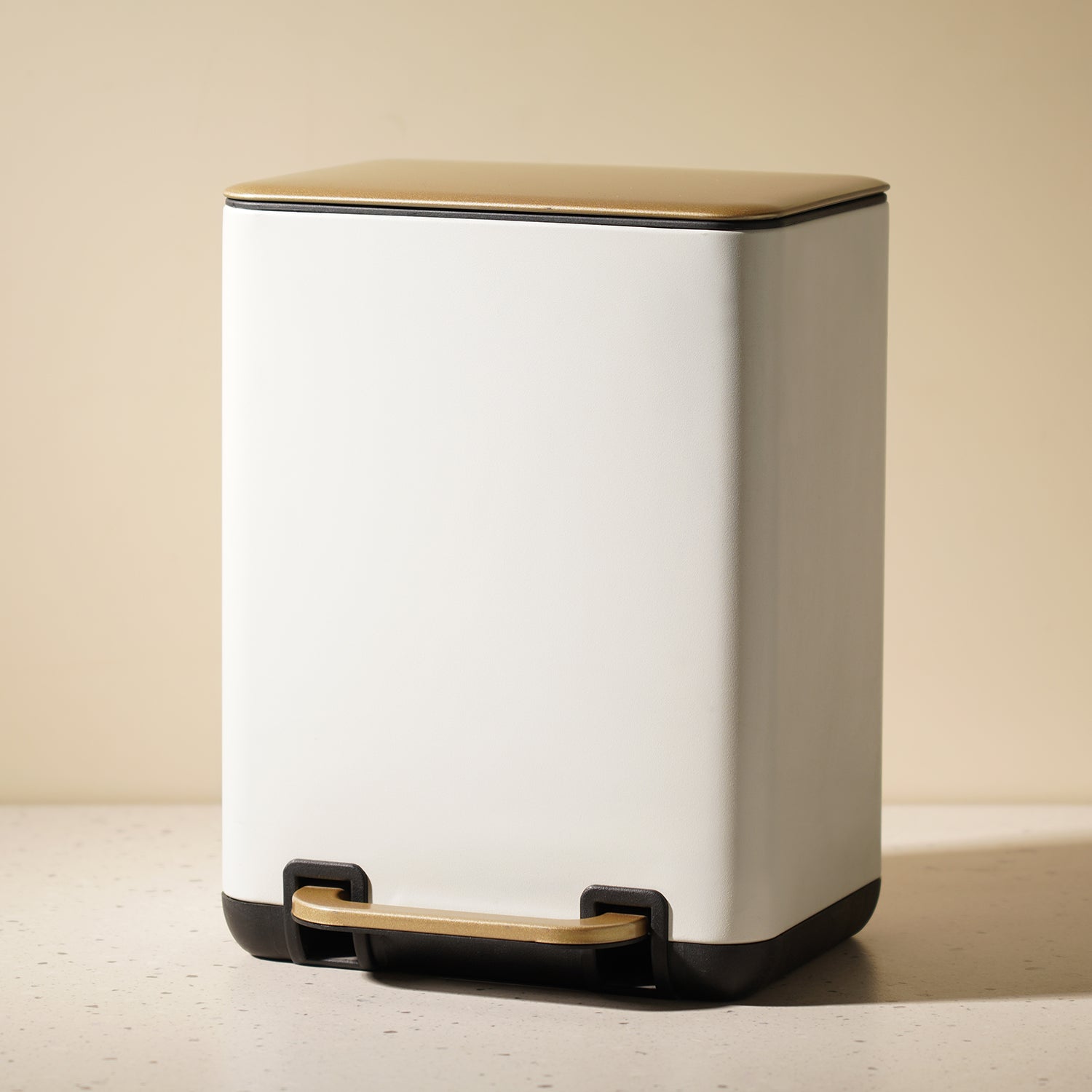White Iron Pedal Rectangular Dustbin With Lid - Small